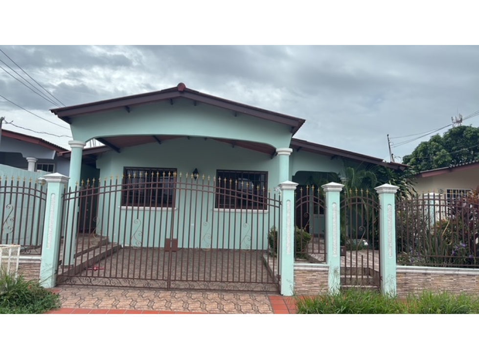 CASA EN BRISAS DEL GOLF