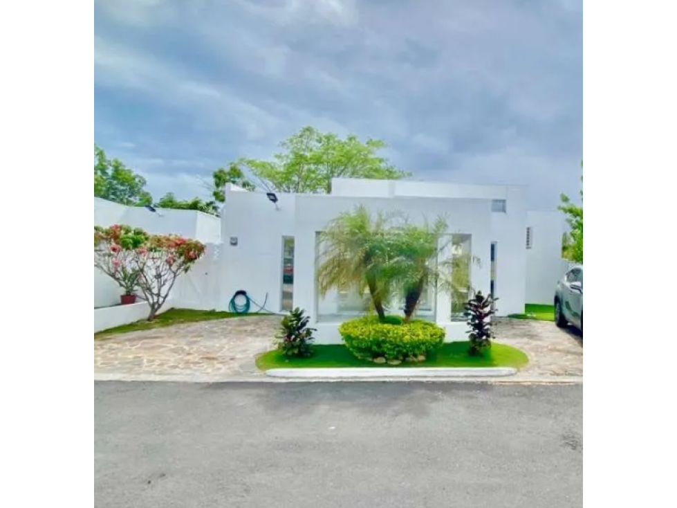 SE VENDE VILLA EN PH IBIZA CERCA DE LA ENTRADA DE BIJAO - RIO HATO