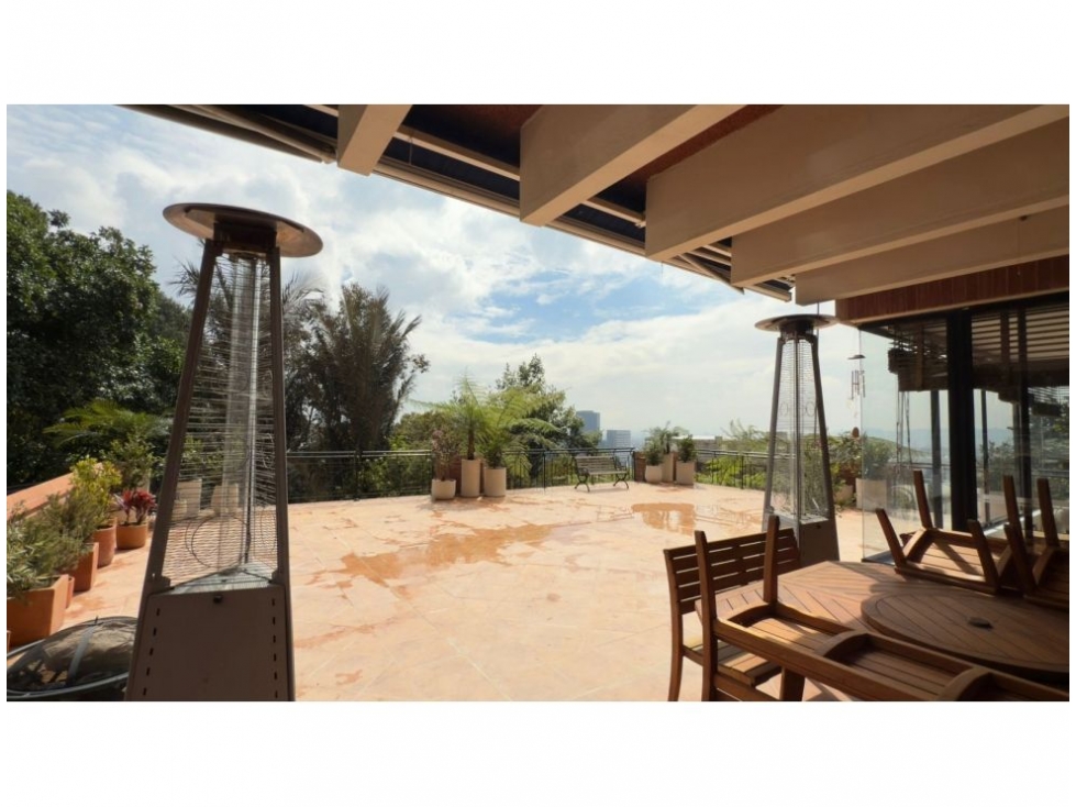Santa Barbara Alta Apartamento con Gran Terraza y Balcón