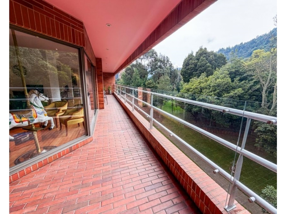 Chico Reservado Maravilloso Apartamento 257 m2 con Balcones