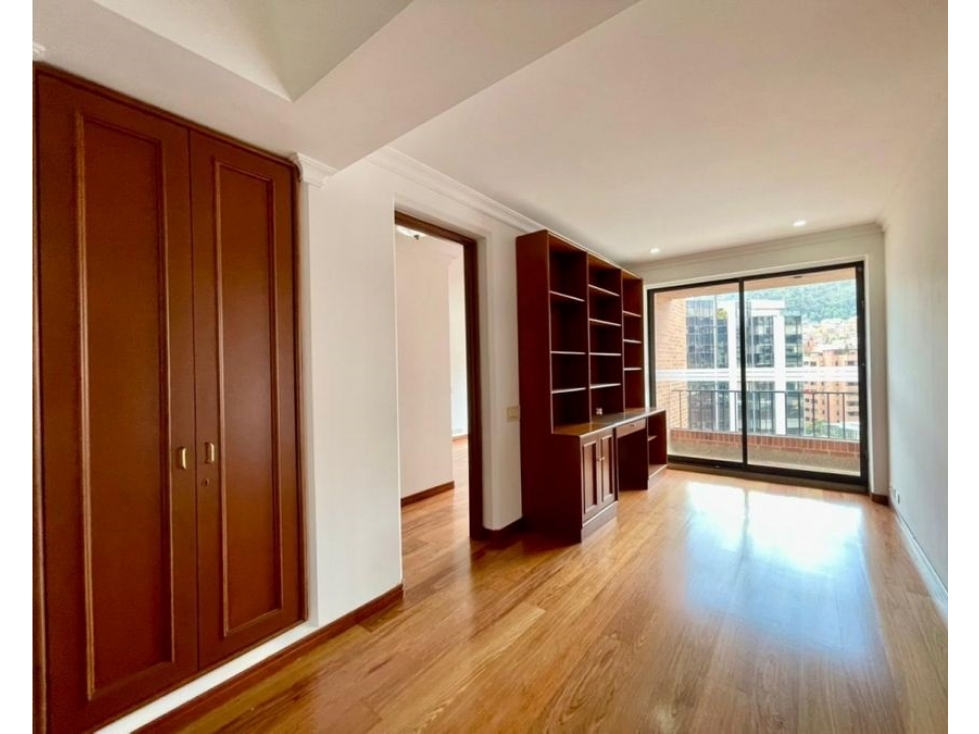 El Nogal Apartamento Super Iluminado y Acogedor 250 M2 — foto 6