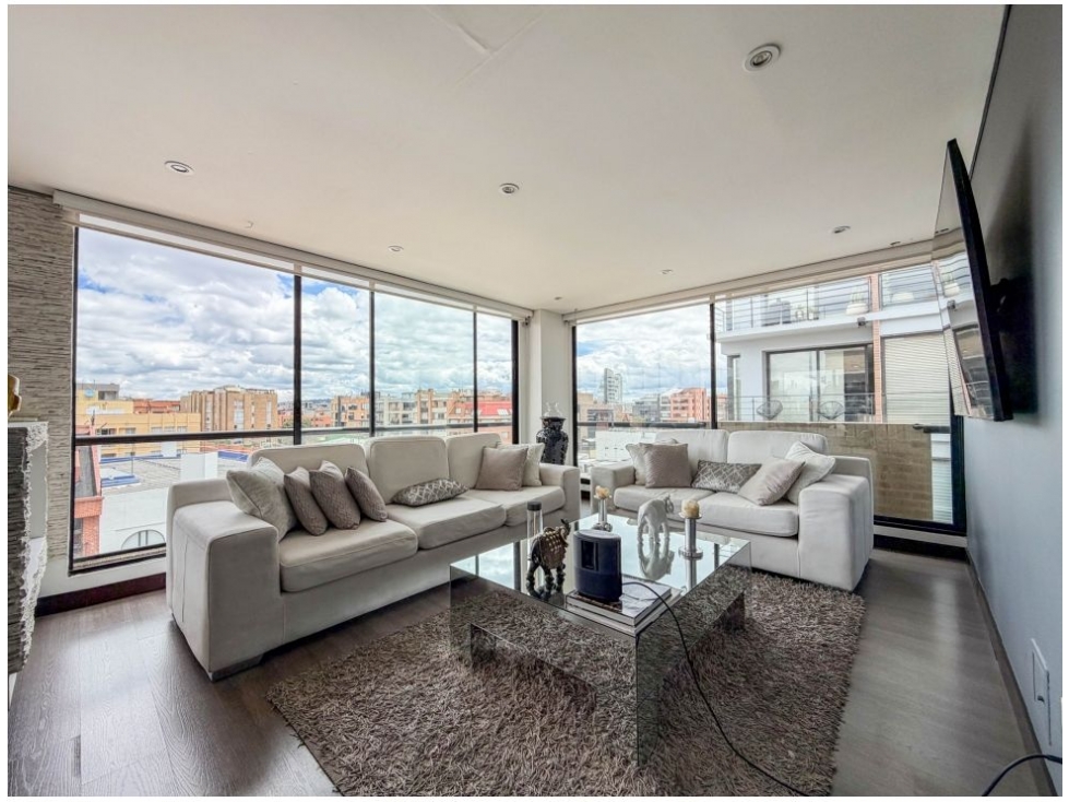 San Patricio Maravilloso Penthouse con balcón 135 m2