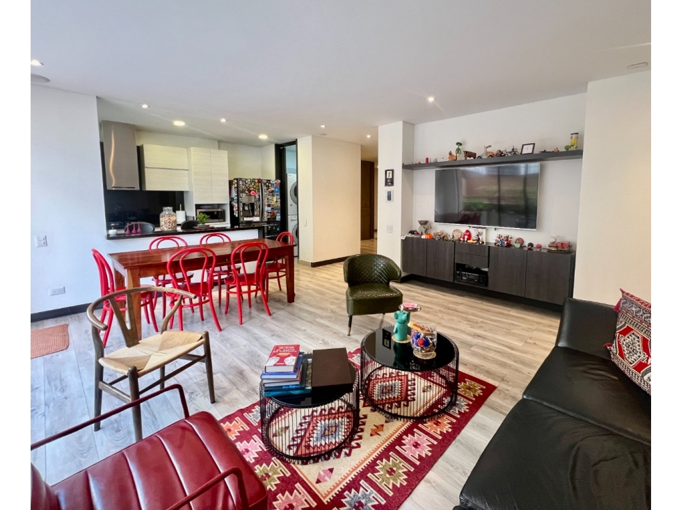 Chico Hermoso Apartamento Moderno con Balcón