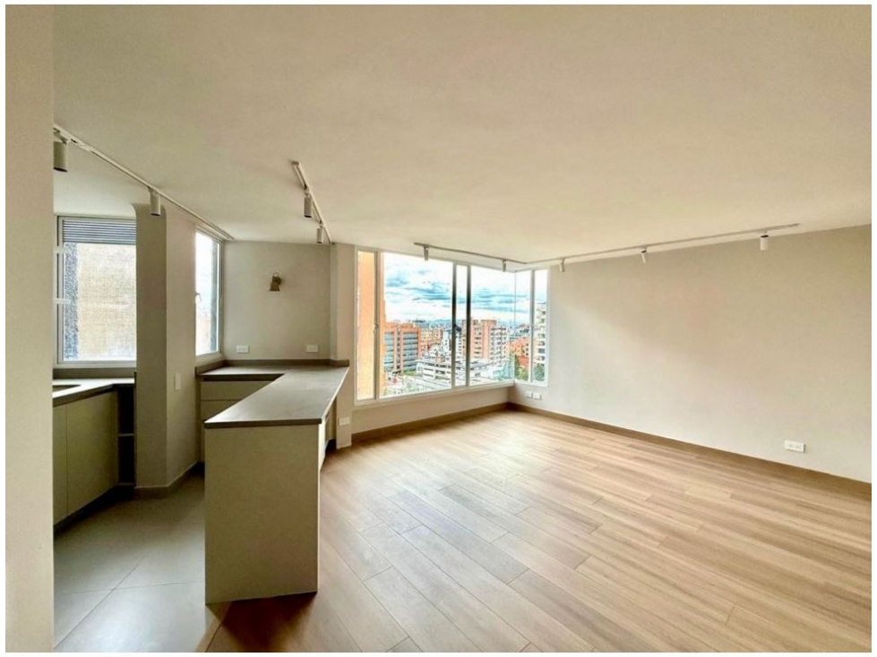Los Rosales Maravilloso Apartamento Remodelado 82 m2