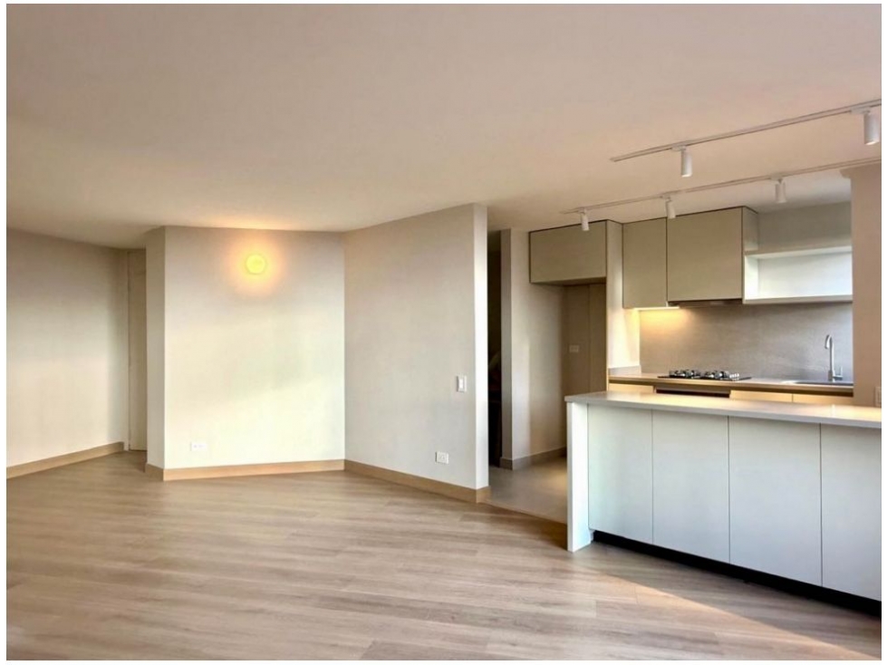 Los Rosales Maravilloso Apartamento Remodelado 82 m2 — foto 3