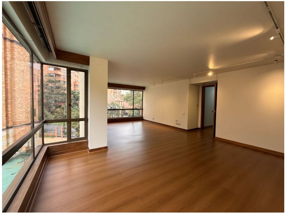 El Nogal Apartamento Super Iluminado y Acogedor 360 M2 — foto 3