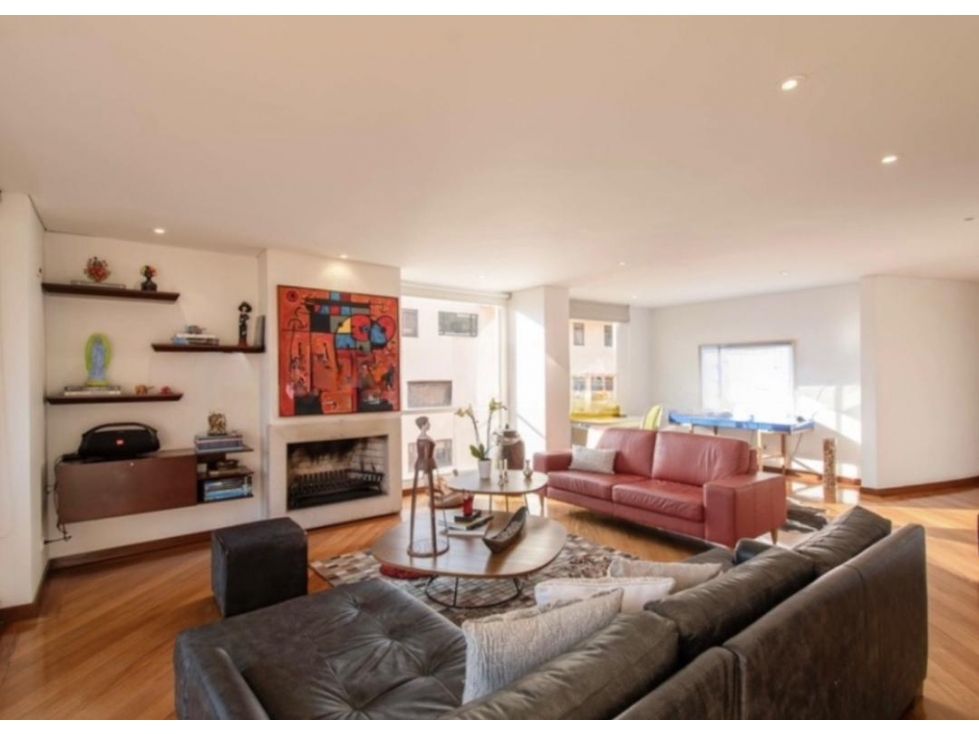 Los Rosales Penthouse con Balcón Amplio en Ubicación Privilegiada — foto 5