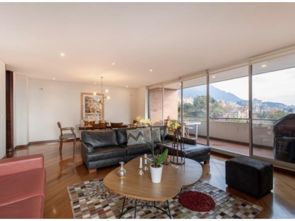 Los Rosales Penthouse con Balcón Amplio en Ubicación Privilegiada — foto 4