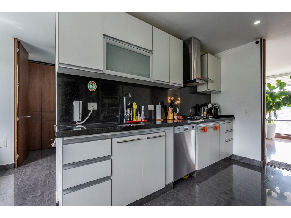 Exclusivo Apartamento Iluminado con Balcón Piso Alto Club Los Lagartos — foto 5