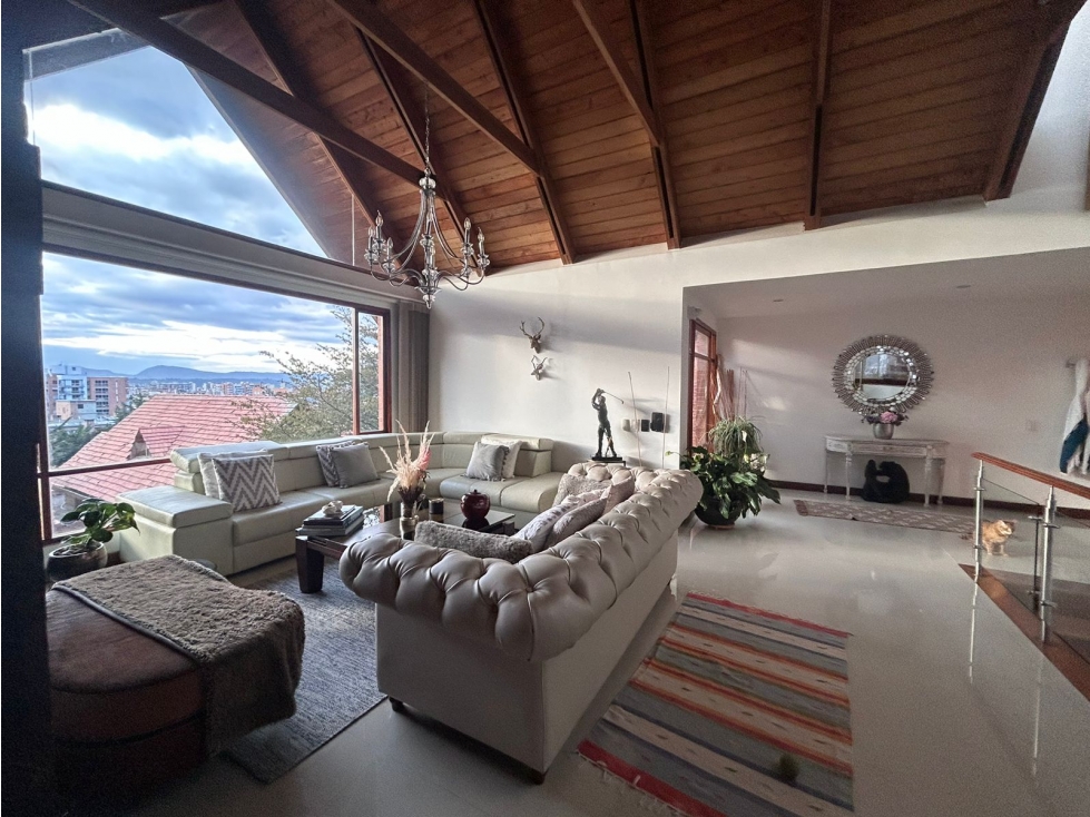Sierras del Moral Casa con Acabados Modernos y Terrazas