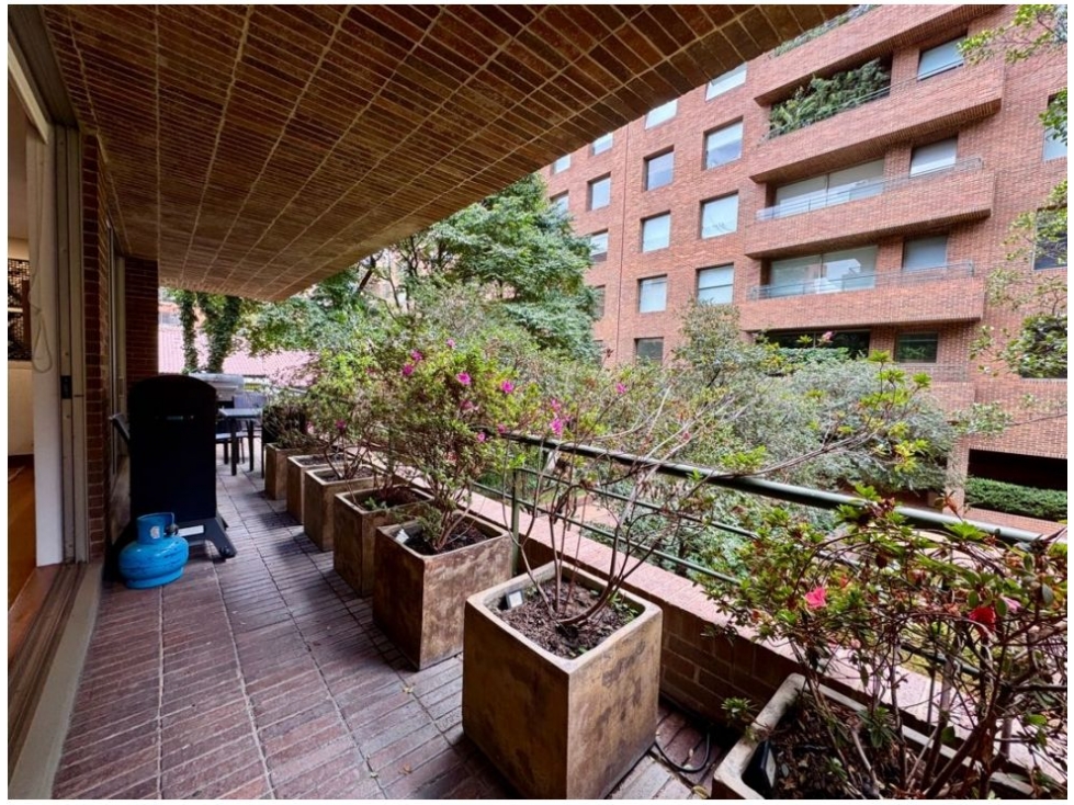 Chico Moderno y Amplio Apartamento con 2 Terrazas — foto 5