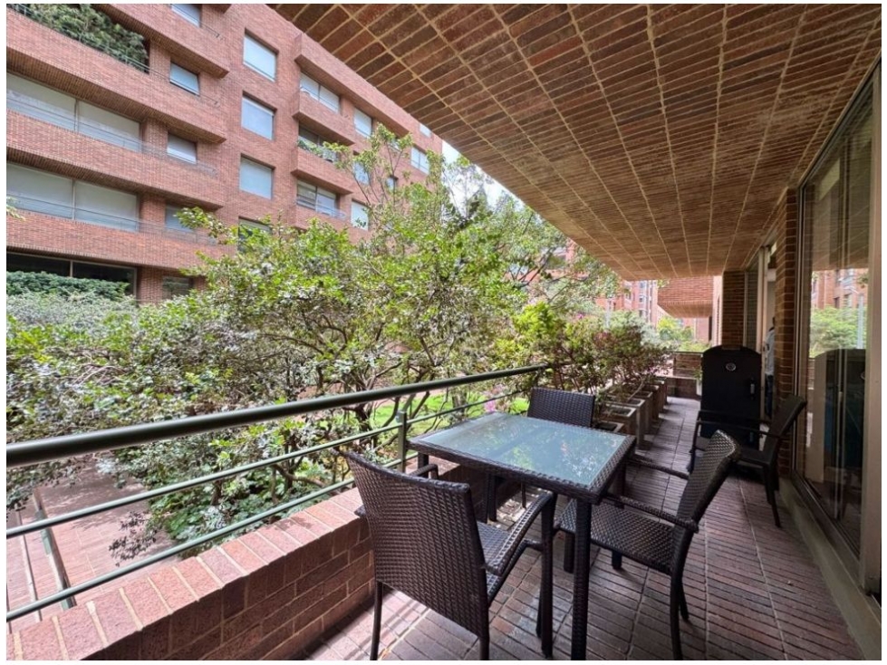 Chico Moderno y Amplio Apartamento con 2 Terrazas — foto 6