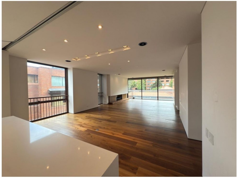 Rosales Espectacular Apartamento Amplio con Balcón