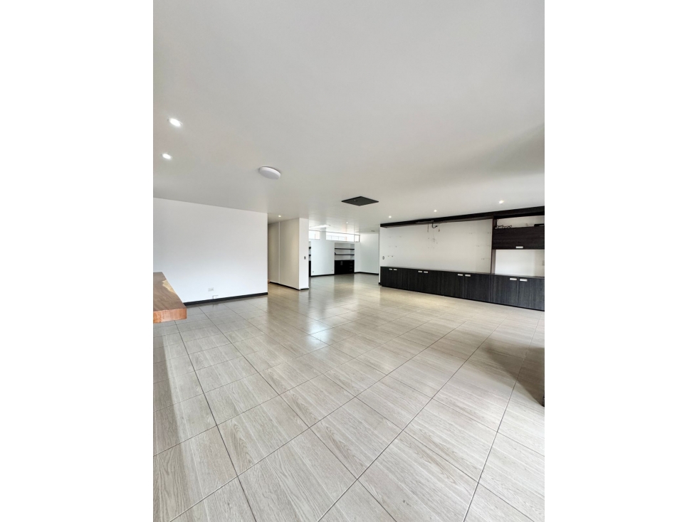 Chico Navarra Iluminado Apartamento 242 m2 con balcón — foto 5