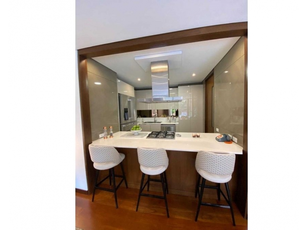 Chico Reservado Maravilloso Apartamento con Balcón 164 m2 — foto 2