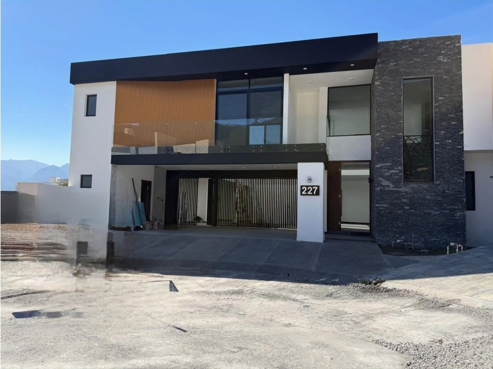 CASA EN VENTA BOSQUES DE LAS MISIONES SECTOR ENCINO SK