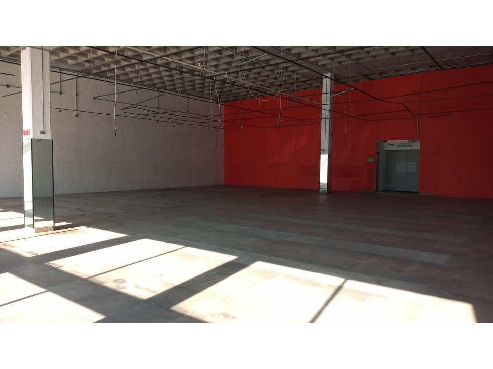 EXCELENTE LOCAL EN VENTA PLAZA FIESTA SAN AGUSTIN 400 M 2 MAO - 4