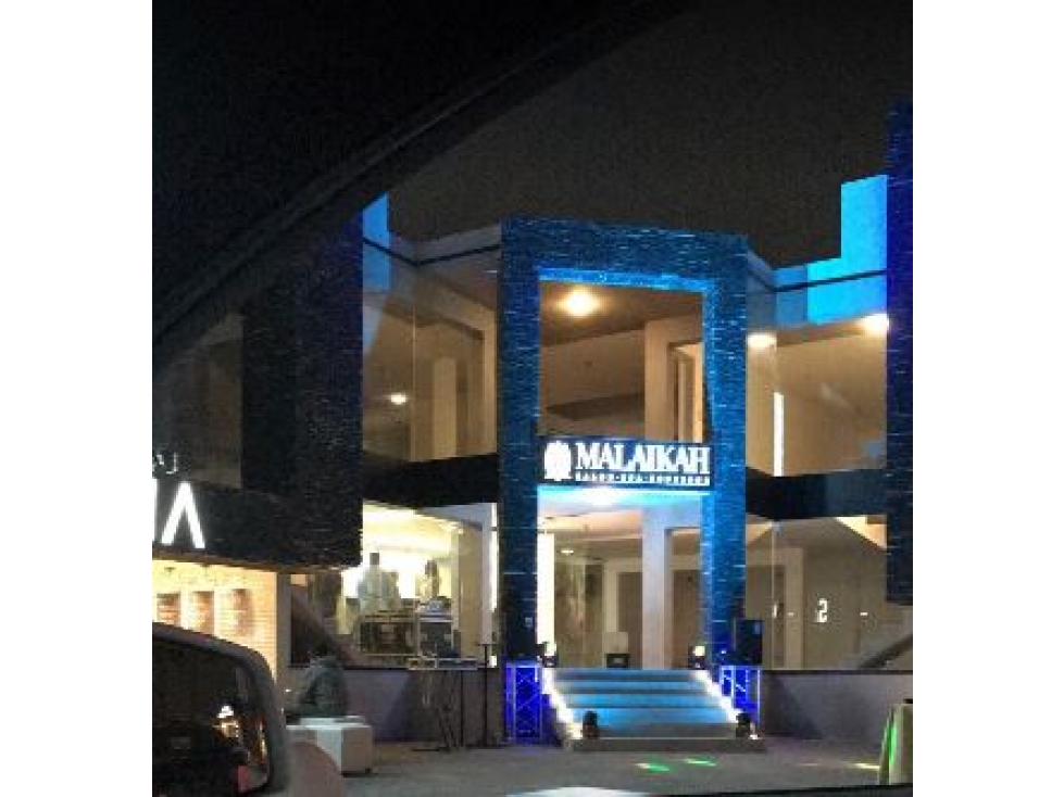 EXCELENTE PLAZA COMERCIAL EN VENTA ESQUINA CENTRITO VALLE MAO - 4