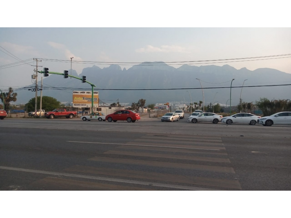 TERRENO RENTA ESQUINA FRENTE TIANGUIS DEL AUTOMOVIL 3500 M 2 $ 210.000