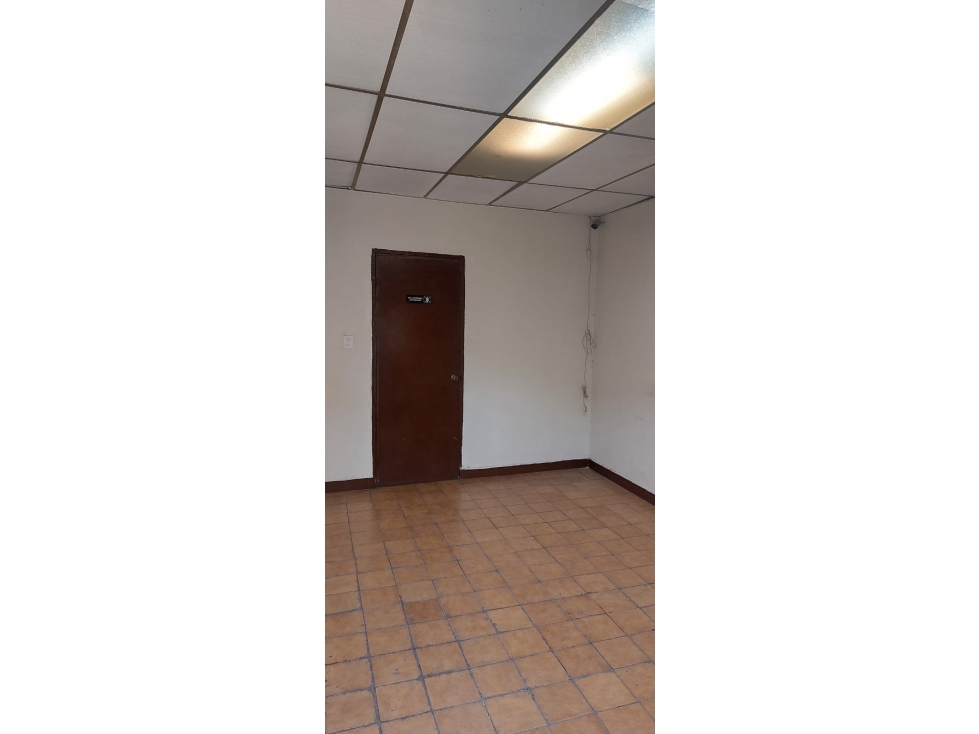 EDIFICIO EN VENTA CON 6 LOCALES EN CENTRO, EDA - 6