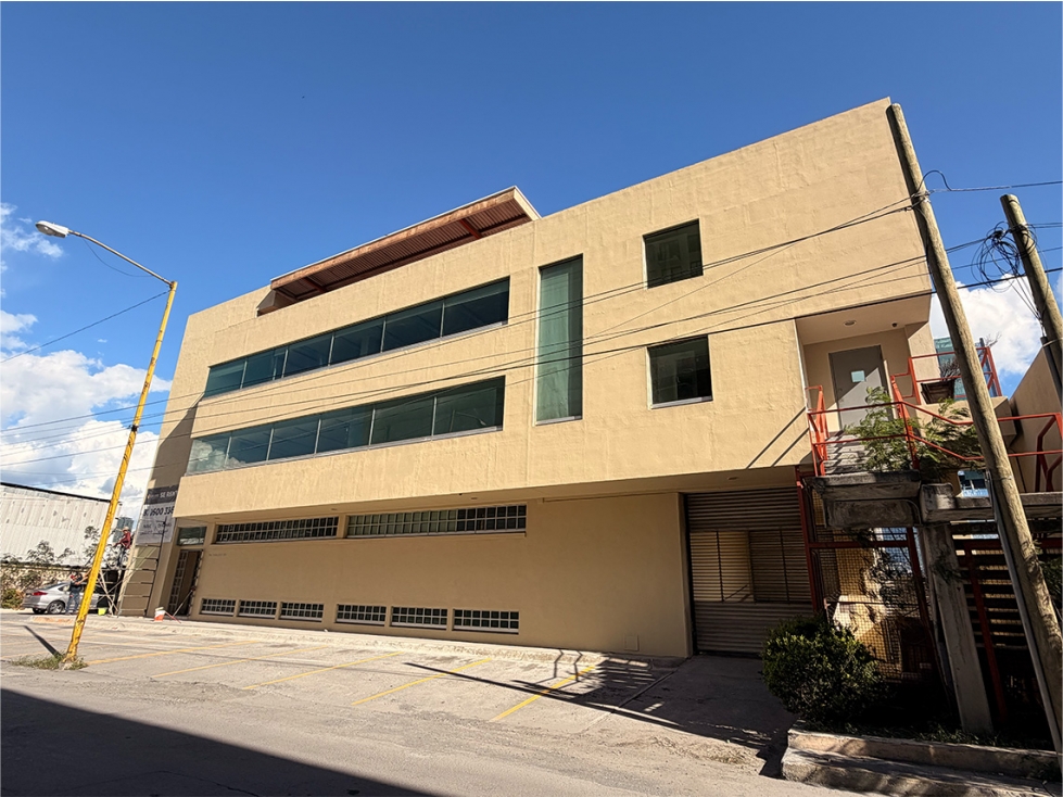 RENTA NAVE INDUSTRIAL CON OFICINAS EN SAN JERONIMO MST