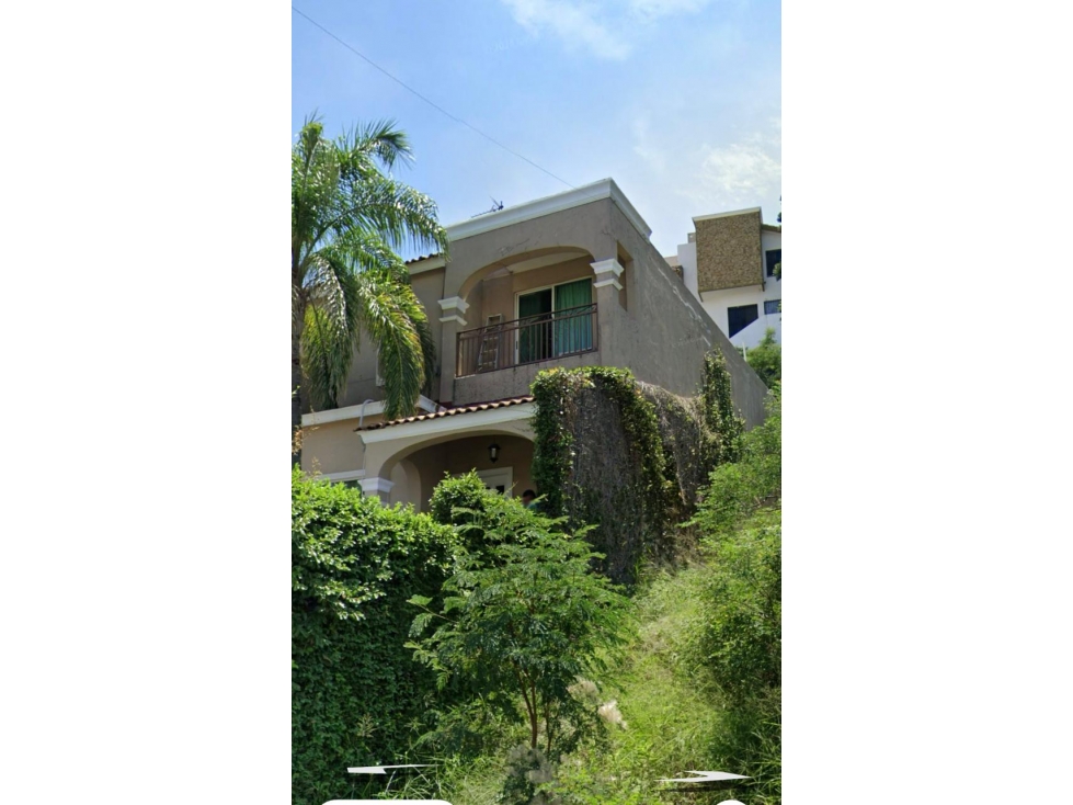 HERMOSA CASA AL LADO LATIN SCHOOL CUMBRES 2DO 500 M 2 $ 12.5 MILL