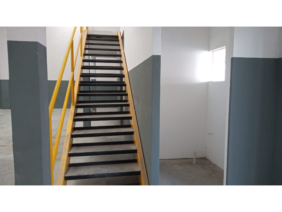 BODEGA EN RENTA AREA CARR LAREDO Y SANTA ROSA A ESTRENAR 1080 M 2 - 6