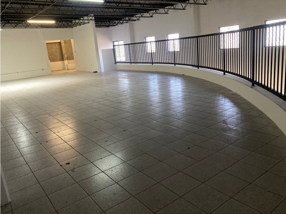 LOCAL EN RENTA SOBRE LEONES, CUMBRES 5TO. 576 m 2 $ 120.000