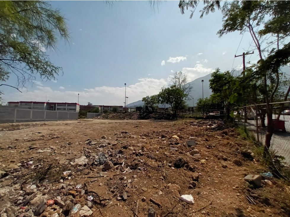 VENTA TERRENO COMERCIAL EN CUMBRES 1610m2 MST - 2