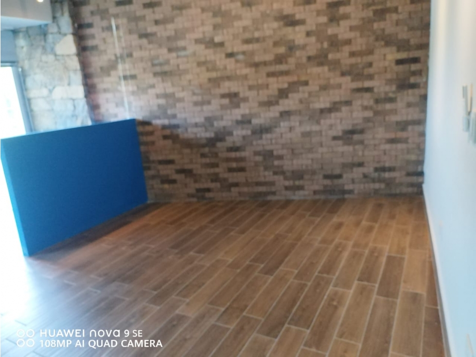 EXCELENTE LOCAL EN PLAZA LA HERRADURA 2 DO NIVEL 59 M2 $ 21.500 - 1