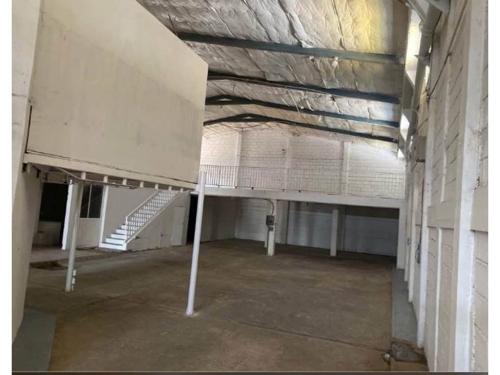 LOCAL RENTA A PIE DE CARR ALLENDE CENTRO 8 AUTOS 900 M 2 $ 90 MIL - 6