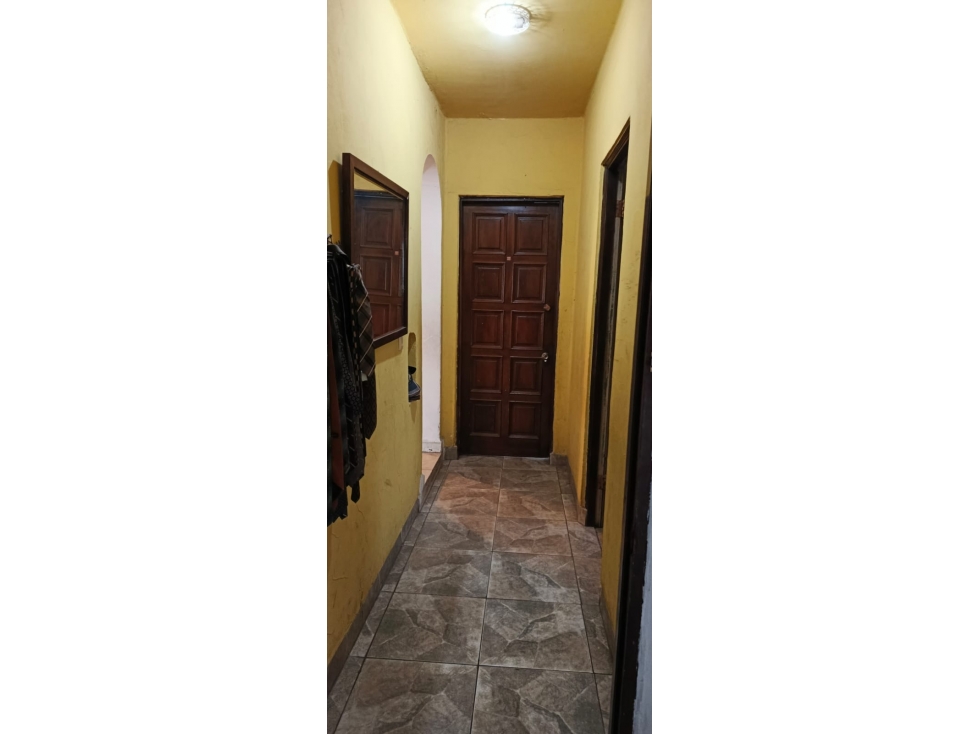 EXECLENTE Y BONITA CASA EN CENTRO 420 2 6 REC $ 10 MILL — foto 4