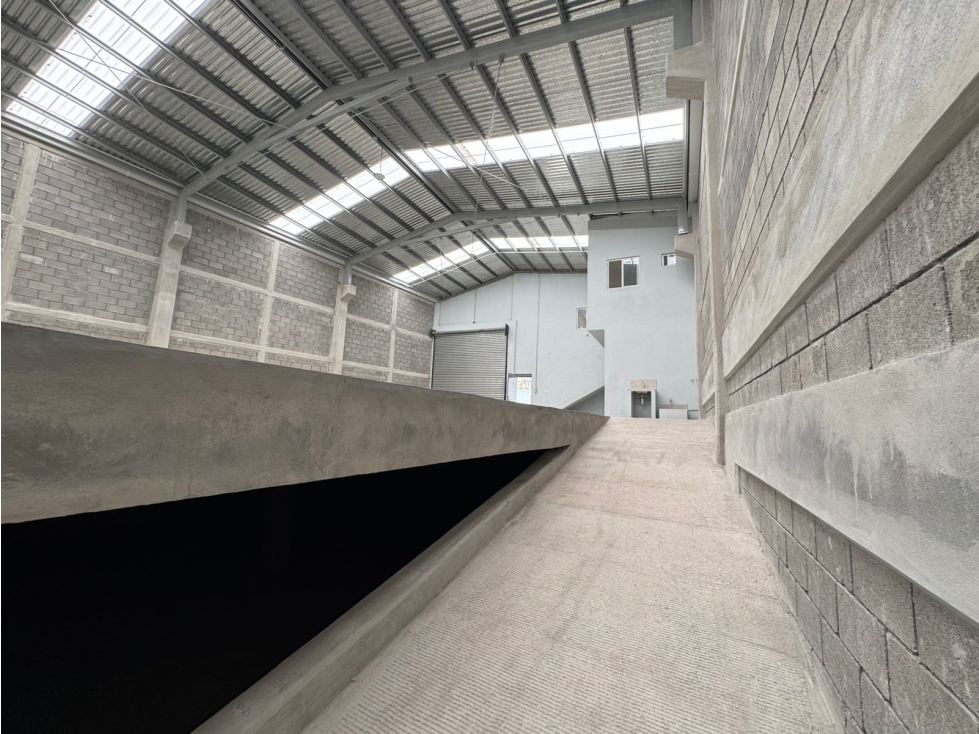 BODEGA EN RENTA SANTA CATARINA MST - 2