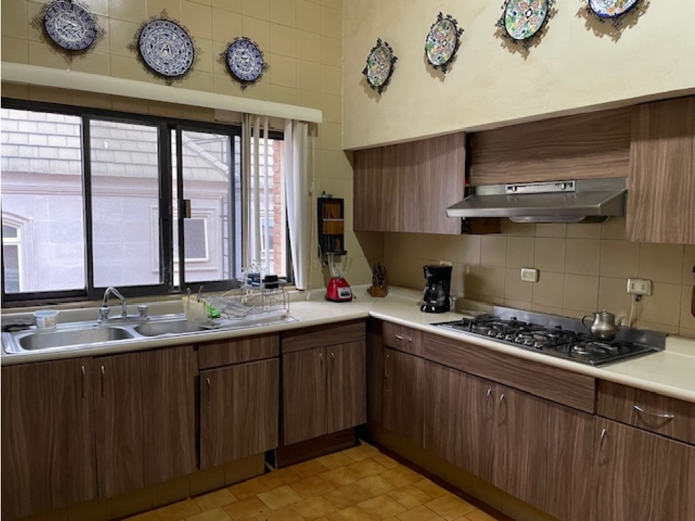 CASA EN VENTA SAN PATRICIO A UNA CUADRA DE ALFONSO REYES hz - 6
