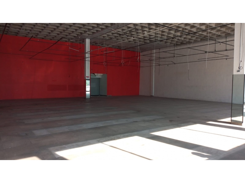 EXCELENTE LOCAL EN VENTA PLAZA FIESTA SAN AGUSTIN 400 M 2 MAO - 6