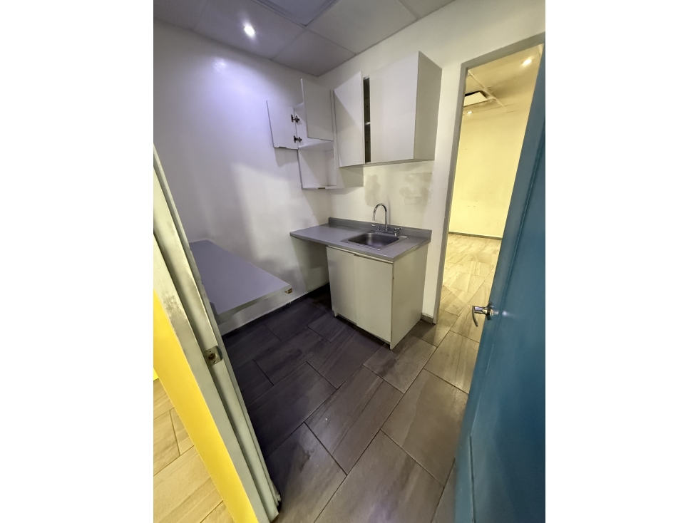 EXCELENTE LOCAL PLANTA BAJA CENTRO CONDOMINIO ACERO 103 M 2 $ 41.200 — foto 5