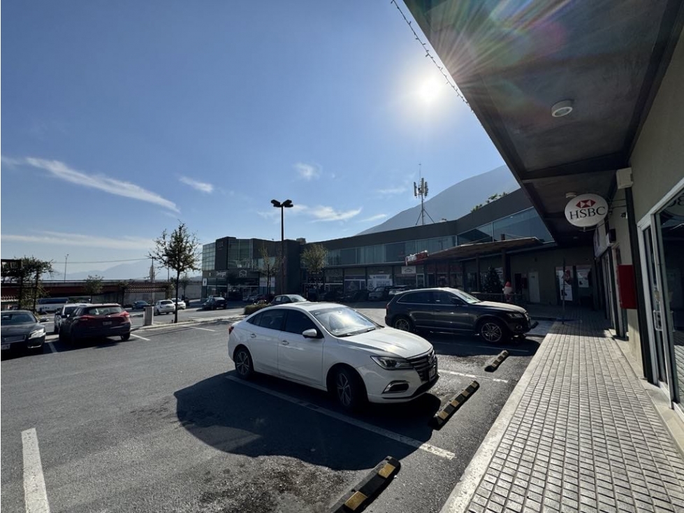 EXCELENTE LOCAL EN PLAZA ESQUINA 129 M 2 EN SAN JERONIMO $ 50 MIL — foto 3