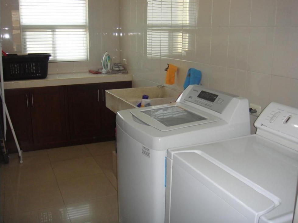 CASA EN VENTA CONTEMPORANEA EN BOSQUES DE CUMBRES 6 to SECTOR — foto 5