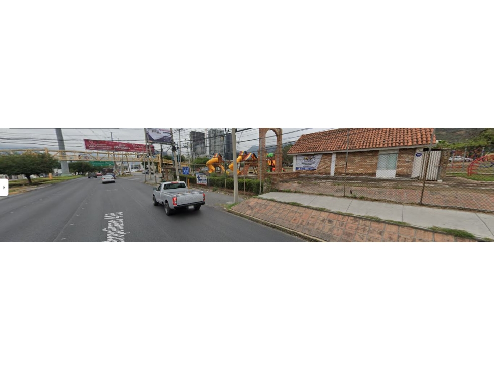 TERRENO EN RENTA AV LAZARO CARDENAS VALLE ORIENTE 1500 M2 O 5000 M 2 - 5