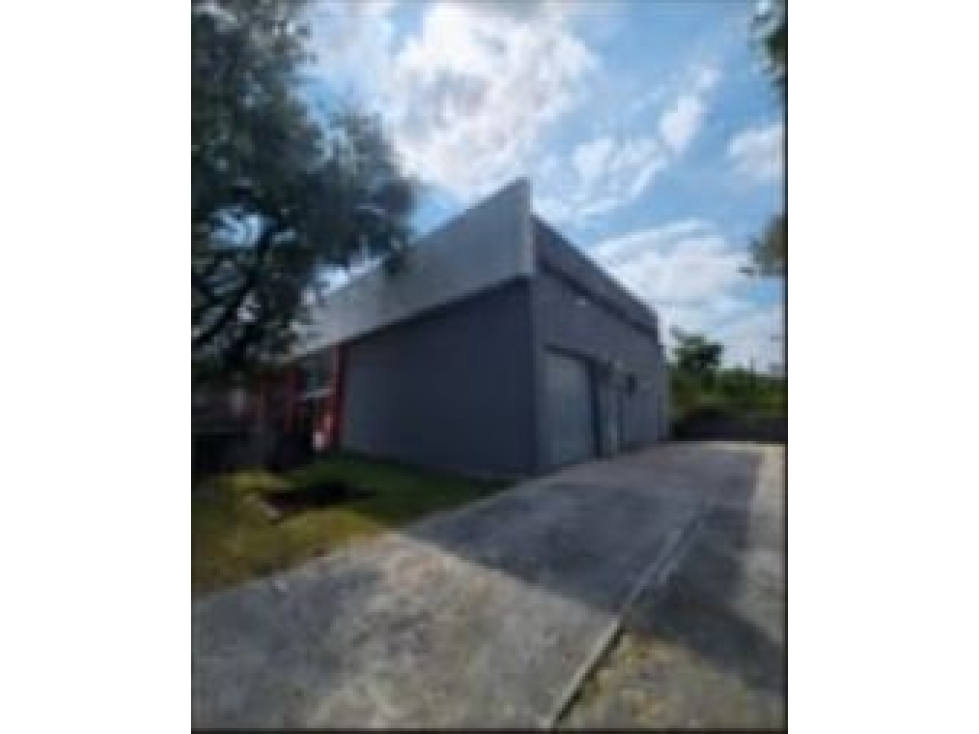 EXCELENTE LOCAL DE 360 M2 RENTA PORTAL DEL HUAJUCO $ 140 .000 - 4