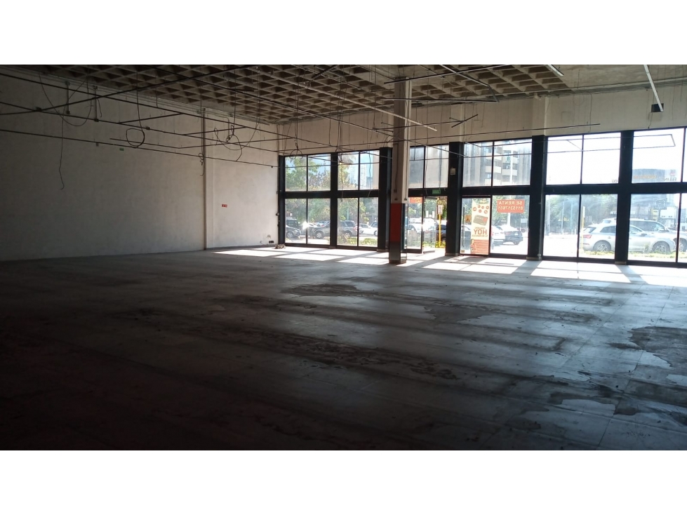EXCELENTE LOCAL EN VENTA PLAZA FIESTA SAN AGUSTIN 400 M 2 MAO - 2