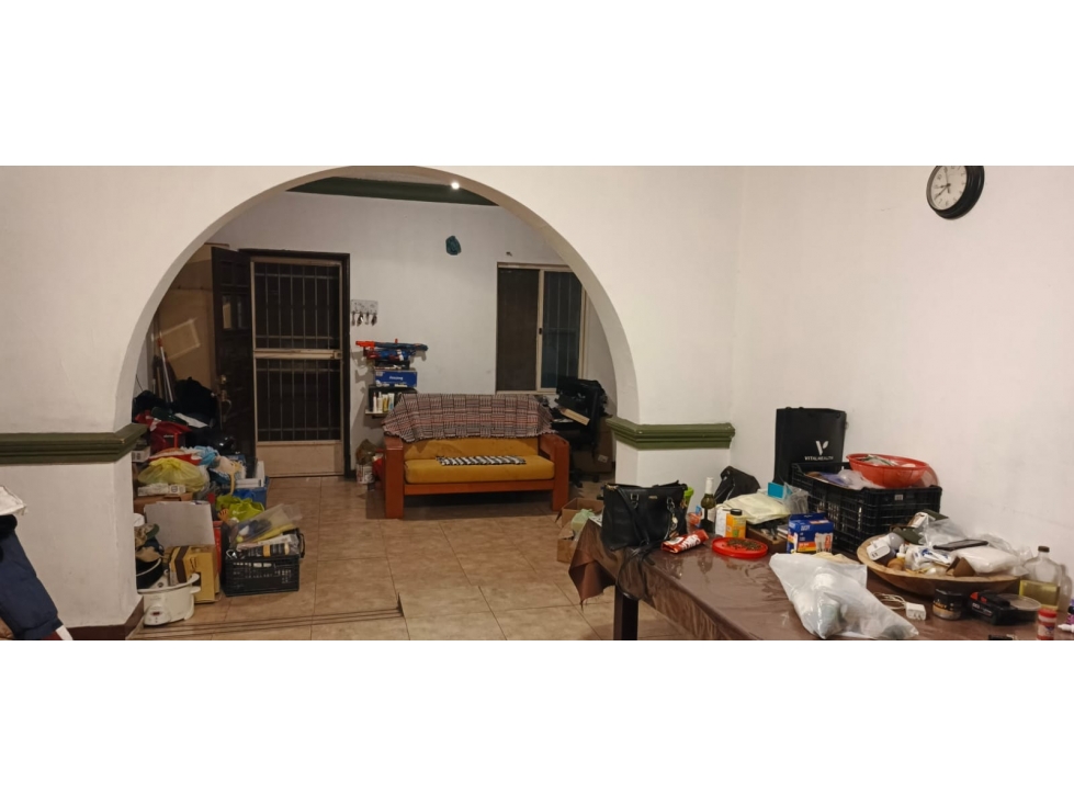 EXECLENTE Y BONITA CASA EN CENTRO 420 2 6 REC $ 10 MILL