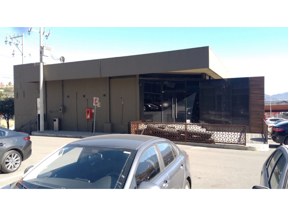 EXCELENTE LOCAL EN PLAZA ESQUINA 129 M 2 EN SAN JERONIMO $ 50 MIL — foto 5