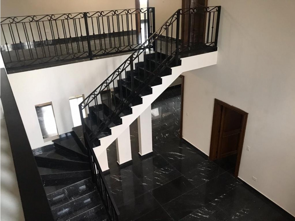 CASA EN VENTA A ESTRENAR COLINAS DE SAN JERONIMO 400 M TERRENO 560 C