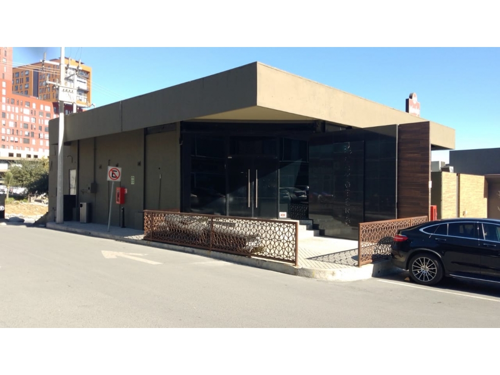 EXCELENTE LOCAL EN PLAZA ESQUINA 129 M 2 EN SAN JERONIMO $ 50 MIL — foto 6