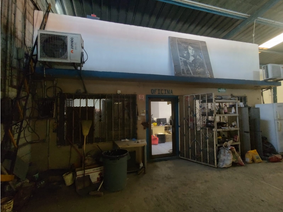 EXCELENTE BODEGA EN AV PRINCIAPAL CENTRO MTY $ 16,800.000 - 5