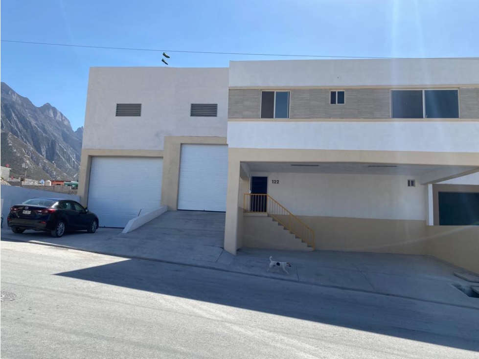 BODEGA NUEVA EN RENTA PARQUE INDUSTRIAL SANTA CATARINA 864 M2 $ 75 mil - 1