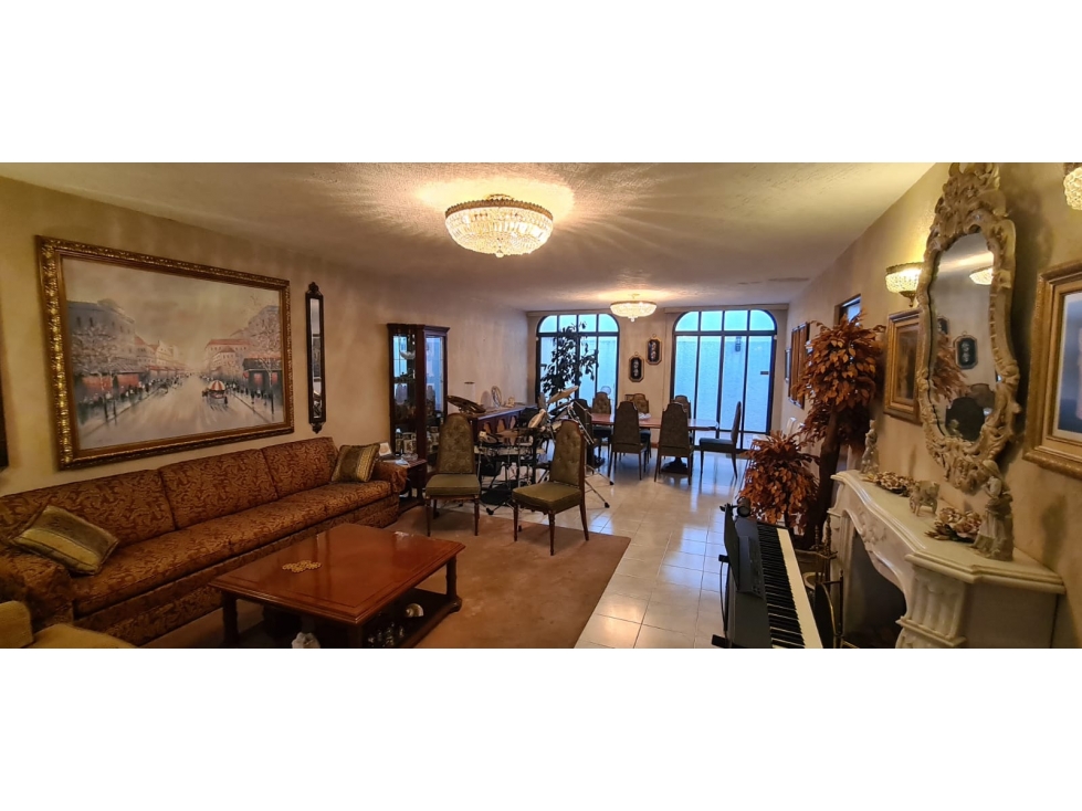 AMPLIA CASA EN VENTA BONITOS ACABADOS EN CUMBRES 3 SECTOR $ 9.5 MILL