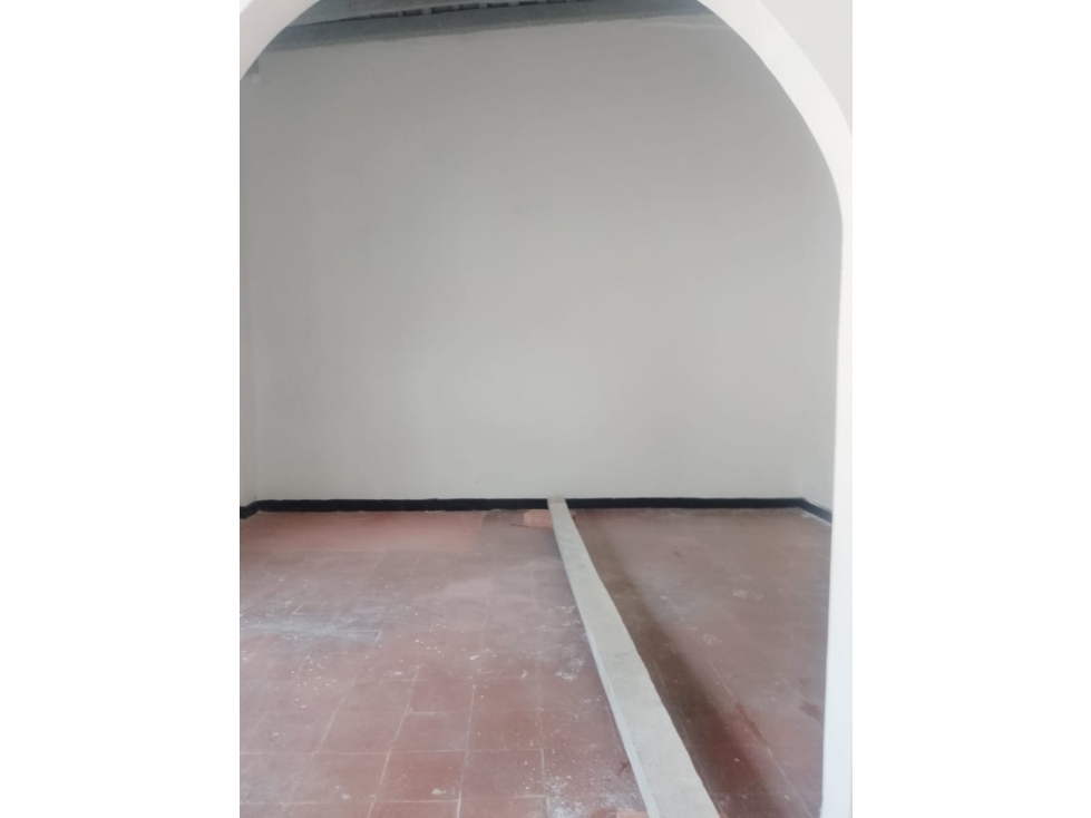 LOCAL COMERCIAL EN ARRIENDO - 2