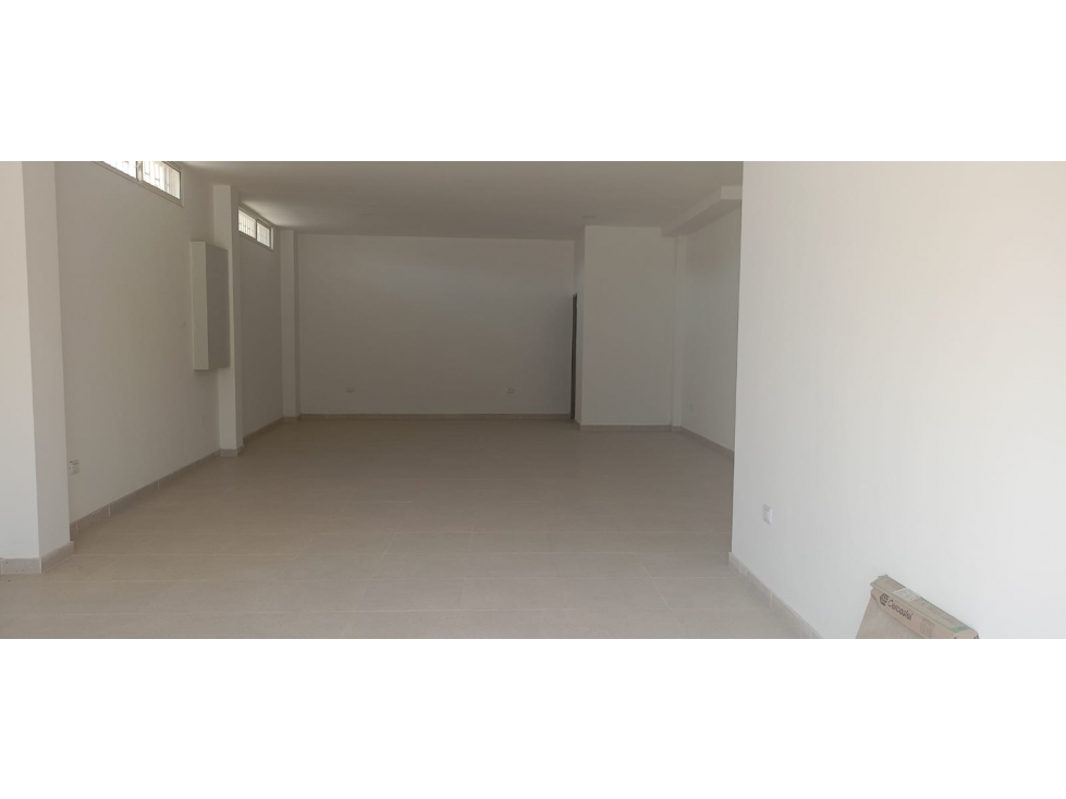 LOCAL COMERCIAL EN ARRIENDO - 2